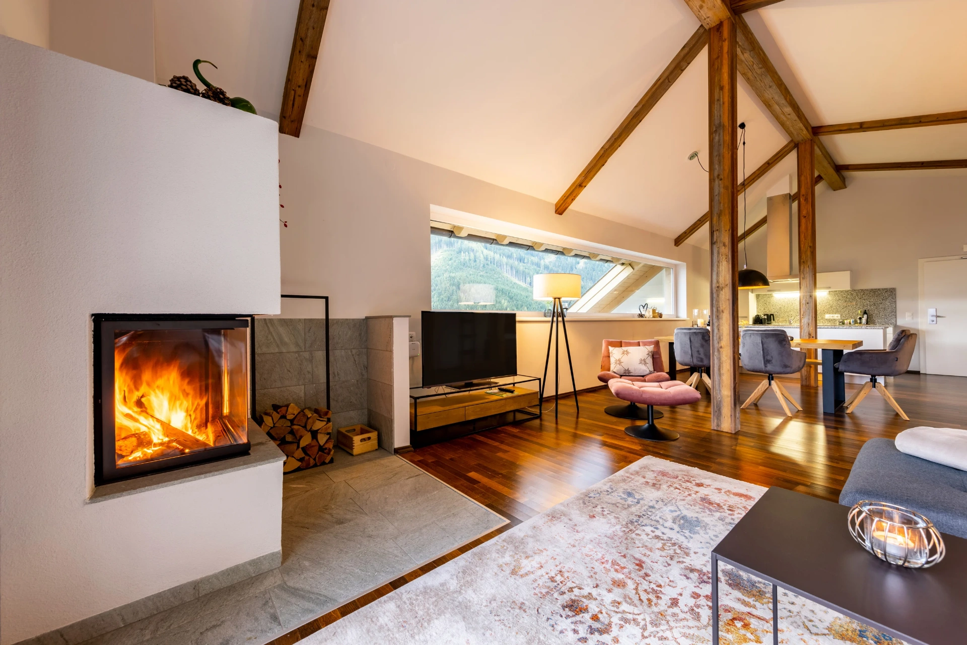 Großglockner Wohnbereich mit Kamin